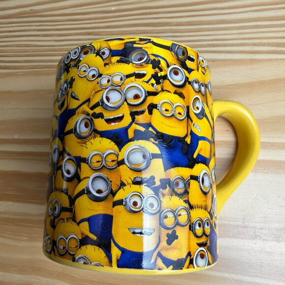 Universal's Despicable Me Cluttered Minions 14oz Ceramic Coffe Mug - Picture 9 of 11